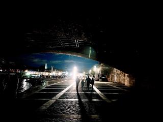 This is right near the Eiffel tower. I really liked how the light played with their shadows and managed to grab a quick shot.