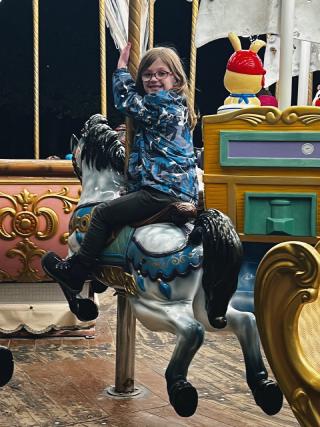 Ella can't get enough of these.
I've noticed that every paris park with any reasonable size has a carousel. Googling this says the French claim the invention derived from Louis the XIV's jousting competitions.